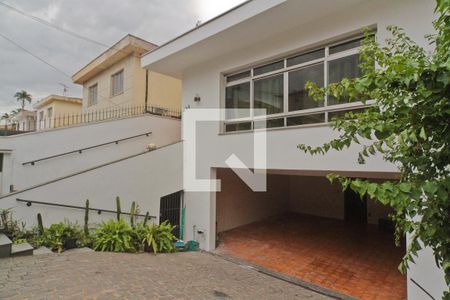 Casa à venda com 310m², 5 quartos e 4 vagas Casa à venda com 310m², 5 quartos e 4 vagasGaragem