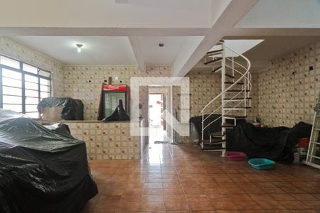 Casa à venda com 310m², 5 quartos e 4 vagas Casa à venda com 310m², 5 quartos e 4 vagasSalão