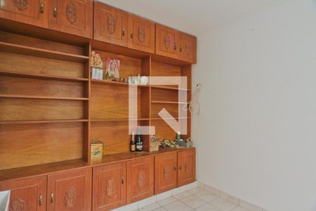 Casa à venda com 310m², 5 quartos e 4 vagas Casa à venda com 310m², 5 quartos e 4 vagasEscritório