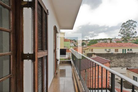 Casa à venda com 310m², 5 quartos e 4 vagas Casa à venda com 310m², 5 quartos e 4 vagasVaranda