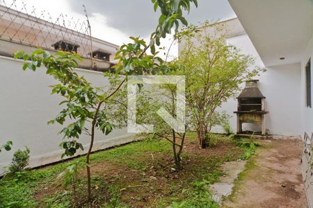 Casa à venda com 310m², 5 quartos e 4 vagas Casa à venda com 310m², 5 quartos e 4 vagasÁrea externa