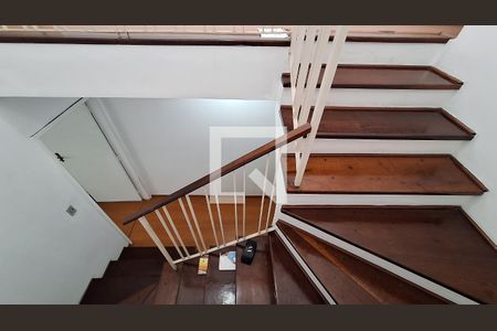 Casa à venda com 209m², 3 quartos e 2 vagasEscada