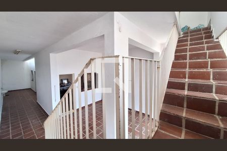 Casa à venda com 209m², 3 quartos e 2 vagasEscada