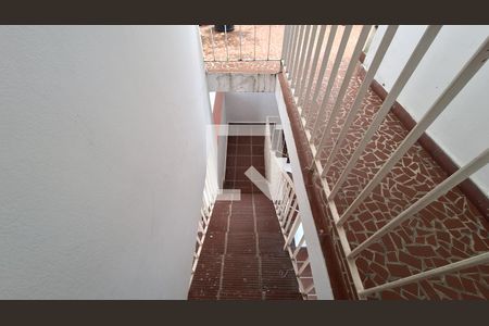 Casa à venda com 209m², 3 quartos e 2 vagasEscada