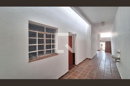 Casa à venda com 209m², 3 quartos e 2 vagasCorredor