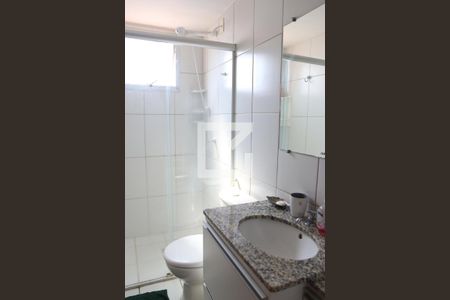 Banheiro de apartamento para alugar com 2 quartos, 54m² em Setor Negrão de Lima, Goiânia