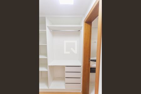 Apartamento à venda com 155m², 4 quartos e 3 vagas Apartamento à venda com 155m², 4 quartos e 3 vagasCloset da Suíte 1