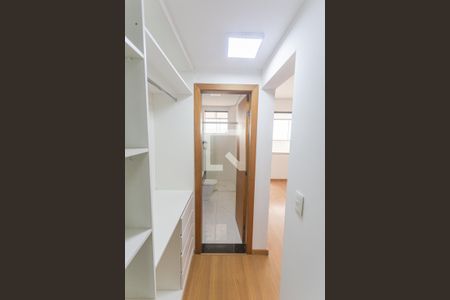 Apartamento à venda com 155m², 4 quartos e 3 vagas Apartamento à venda com 155m², 4 quartos e 3 vagasCloset da Suíte 1