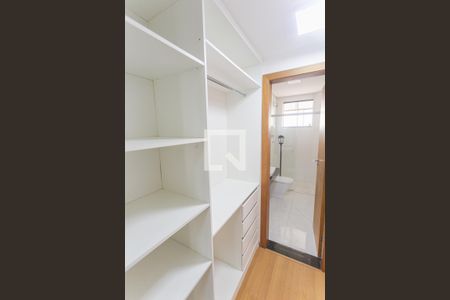 Apartamento à venda com 155m², 4 quartos e 3 vagas Apartamento à venda com 155m², 4 quartos e 3 vagasCloset da Suíte 1