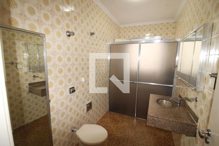 Casa à venda com 240m², 2 quartos e 2 vagasBanheiro