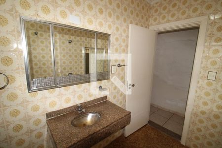 Casa à venda com 240m², 2 quartos e 2 vagasBanheiro