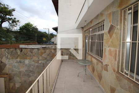 Casa à venda com 240m², 2 quartos e 2 vagasVaranda