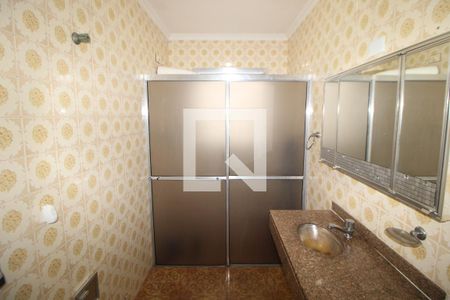 Casa à venda com 240m², 2 quartos e 2 vagasBanheiro