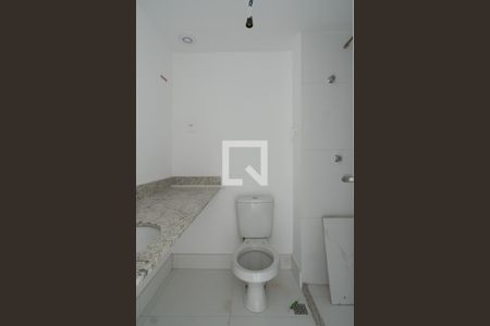 Banheiro de apartamento à venda com 1 quarto, 27m² em Partenon, Porto Alegre