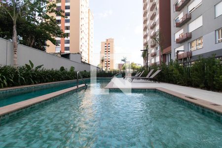 Apartamento à venda com 27m², 1 quarto e sem vaga Apartamento à venda com 27m², 1 quarto e sem vagaÁrea comum - Piscina