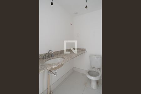 Banheiro de apartamento à venda com 1 quarto, 27m² em Partenon, Porto Alegre