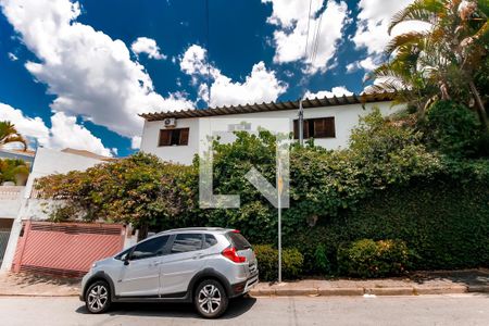 Casa à venda com 266m², 3 quartos e 2 vagasFachada