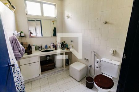 Casa à venda com 266m², 3 quartos e 2 vagasBanheiro da Suíte