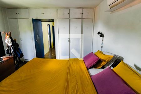 Casa à venda com 266m², 3 quartos e 2 vagasSuíte - armários