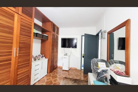 Casa à venda com 250m², 3 quartos e 4 vagasSuíte