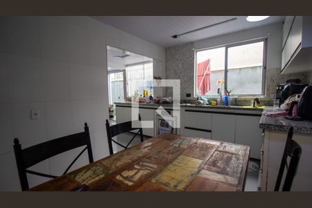 Casa à venda com 472m², 4 quartos e 3 vagasCozinha e Área de Serviço