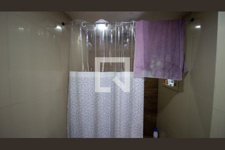 Casa à venda com 472m², 4 quartos e 3 vagasBanheiro da Casa dos Fundos