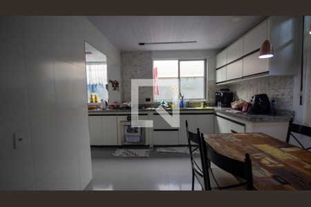 Casa à venda com 472m², 4 quartos e 3 vagasCozinha e Área de Serviço