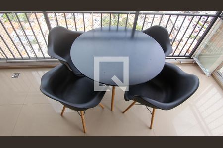 Apartamento à venda com 68m², 2 quartos e 1 vaga Apartamento à venda com 68m², 2 quartos e 1 vagaVaranda