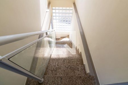 Casa para alugar com 180m², 3 quartos e sem vaga Casa para alugar com 180m², 3 quartos e sem vagaEscada