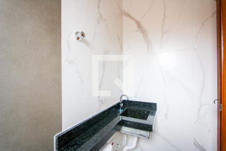 Casa à venda com 97m², 2 quartos e 2 vagasBanheiro do quarto 1