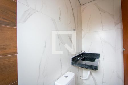 Casa à venda com 97m², 2 quartos e 2 vagasBanheiro do quarto 2