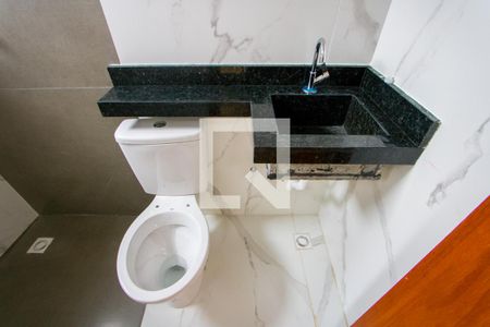 Casa à venda com 97m², 2 quartos e 2 vagasBanheiro do quarto 1