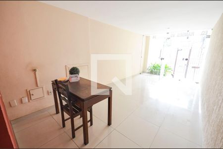 Apartamento à venda com 240m², 5 quartos e 1 vaga Apartamento à venda com 240m², 5 quartos e 1 vagaHall