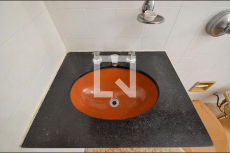 Apartamento à venda com 240m², 5 quartos e 1 vaga Apartamento à venda com 240m², 5 quartos e 1 vagaBanheiro da Suíte 2