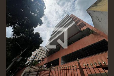 Apartamento à venda com 240m², 5 quartos e 1 vaga Apartamento à venda com 240m², 5 quartos e 1 vagaFachada