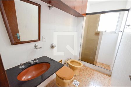 Apartamento à venda com 240m², 5 quartos e 1 vaga Apartamento à venda com 240m², 5 quartos e 1 vagaBanheiro da Suíte 2