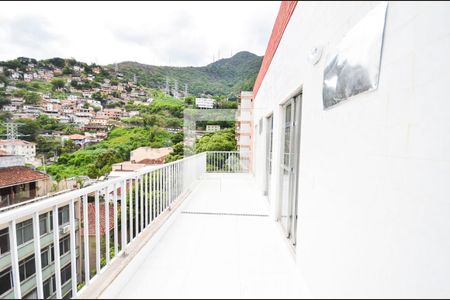 Apartamento à venda com 240m², 5 quartos e 1 vaga Apartamento à venda com 240m², 5 quartos e 1 vagaVaranda da Suíte 1