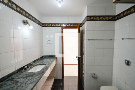 Apartamento à venda com 240m², 5 quartos e 1 vaga Apartamento à venda com 240m², 5 quartos e 1 vagaBanheiro da Suíte 1