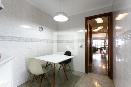 Apartamento à venda com 125m², 3 quartos e 2 vagasCozinha