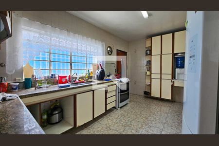 Casa à venda com 250m², 4 quartos e 4 vagasCozinha