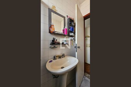 Casa à venda com 250m², 4 quartos e 4 vagasBanheiro 1