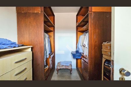 Casa à venda com 250m², 4 quartos e 4 vagasCloset