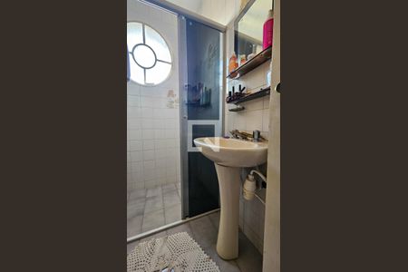 Casa à venda com 250m², 4 quartos e 4 vagasBanheiro 1