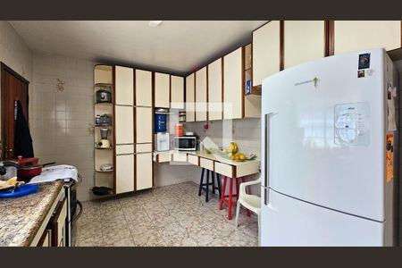 Casa à venda com 250m², 4 quartos e 4 vagasCozinha