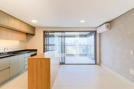 Sala de apartamento para alugar com 2 quartos, 73m² em Santo Amaro, São Paulo