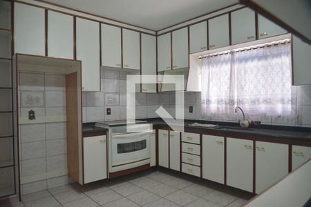 Casa à venda com 259m², 6 quartos e 4 vagasCozinha 2