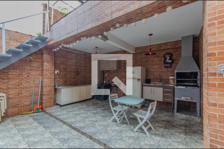 Casa à venda com 354m², 4 quartos e 2 vagas Casa à venda com 354m², 4 quartos e 2 vagasQuintal/Churrasqueira