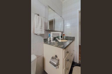 Casa à venda com 354m², 4 quartos e 2 vagas Casa à venda com 354m², 4 quartos e 2 vagasBanheiro Social