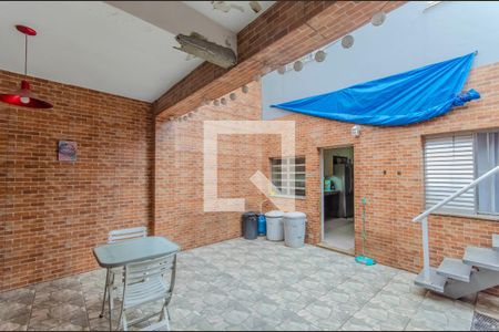 Casa à venda com 354m², 4 quartos e 2 vagas Casa à venda com 354m², 4 quartos e 2 vagasQuintal/Churrasqueira