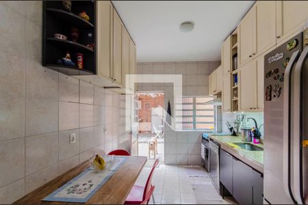 Casa à venda com 354m², 4 quartos e 2 vagas Casa à venda com 354m², 4 quartos e 2 vagasCozinha